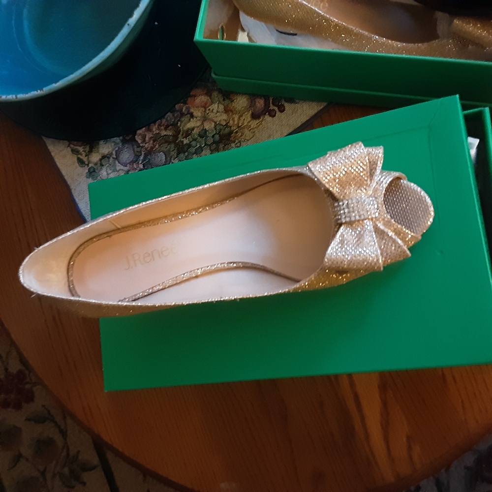 J.Renee Gold Women's Shoes with Bow Sz 11W